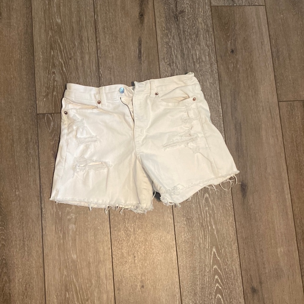 White ripped short; AE
